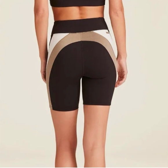 Alala Biker short (S) AND sports bra (M) matching set - Picture 4 of 16